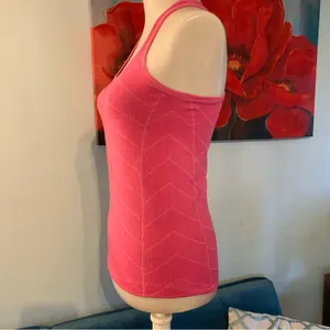 Lululemon Swiftly Tech Racerback EUC, size 4 Bright pink color thumbnail 3