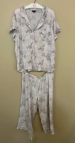 Tahari Patterned Pajama Set Womans Size XL thumbnail 1