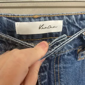 KanCan High Rise Distressed‎ Cuffed Mom Jeans Size 7/27 thumbnail 2