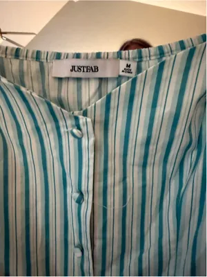 Women's JustFab Blouse Size M White Blue Striped Puff Sleeve Top thumbnail 2