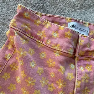 ZARA High Waisted Floral Jeans thumbnail 3