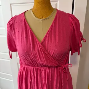 Torrid Midi Swiss Linen Surplice Dress Honeysuckle Pink 2X Valentines Day thumbnail 5