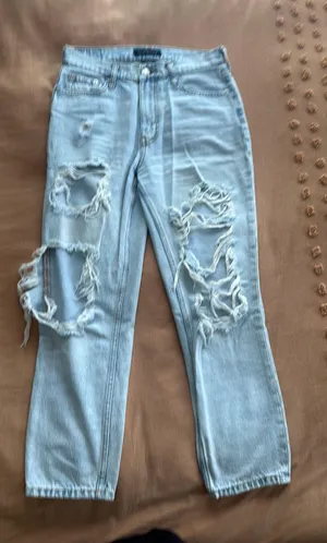 Aeropostale Distressed Jeans thumbnail 1
