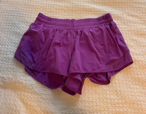 Lululemon Hotty Hot 2.5" Shorts thumbnail 1