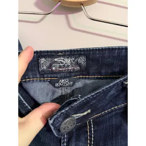 Silver Jeans Co Aiko Bootcut Dark Wash‎ Embellished Pocket Jeans Womens thumbnail 4