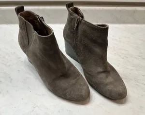 Vionic Paloma Weather Resistant Suede Ankle Booties Gray Size 7 Wedge Heel thumbnail 1