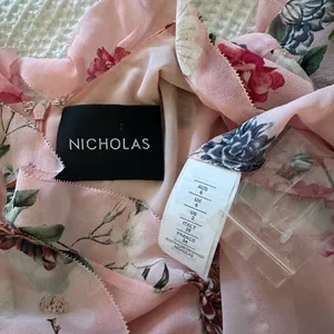 NICHOLAS Pink Floral Long Sleeve Ruffle Cold Shoulder 100% Silk Dress Size 2 XS thumbnail 5