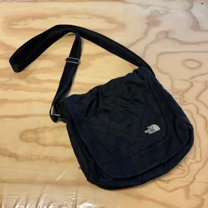 The North Face Quilted Crossbody Messenger Bag Black Nylon ABKZ T196 T596 Unisex thumbnail 1