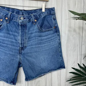 Levi’s Plus Size 501 Mid Thigh Shorts Pleased To Meet You size 32 858330056 thumbnail 6