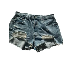 Levi’s 501 Women’s Cut Off Denim Shorts Size W32 Ripped Distressed thumbnail 4