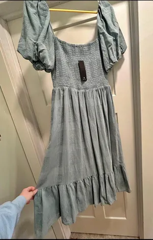 NWT Lulus Midi Dress thumbnail 1