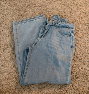 Boutique Light wash low rise wide leg denim jeans thumbnail 3