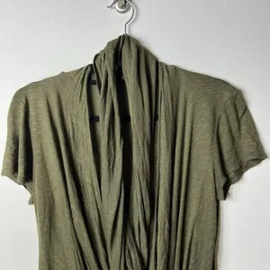 Forever 21 Front Wrap Green Top Women’s Size Medium‎ thumbnail 2