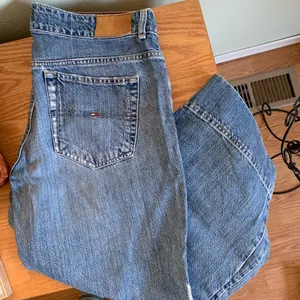 Tommy Hilfiger | wide leg capri jeans, distressed, medium | size 12 thumbnail 1