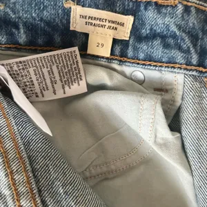 Women’s Madewell size 29 Perfect Straight Highrise Jeans thumbnail 2