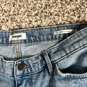 Wrangler Low-Rise Baggy Jeans thumbnail 2