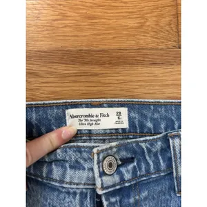 Abercrombie & Fitch Ultra High Rise 90s Straight Jeans Size 28/6S Medium Wash thumbnail 6