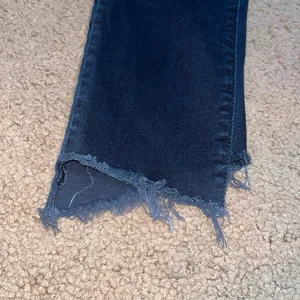 MOTHER The Stunner Zip Two Step Fray‎ Skinny Jeans Last Call Dark Wash 25 thumbnail 6