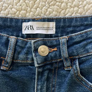 Zara High Rise Denim Cutoff Shorts Size 4 thumbnail 3