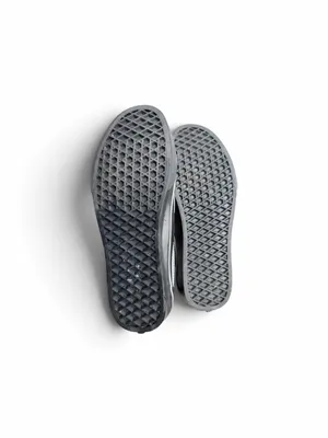 Vans Women's Black & White Old Skool Low-Top Sneakers thumbnail 3