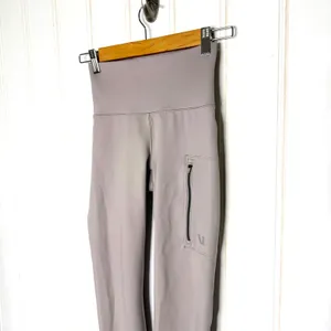 Vuori Evolve Zipped Legging Womens Uplift Leggings Soft Pewter Small thumbnail 7