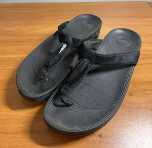 FitFlop Lunetta Jeweled Black Leather Thong Wedge Sandals Size 10 thumbnail 1