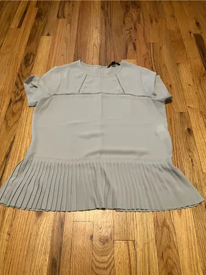 Banana Republic Size S Pleated Peplum Blouse Gray Short Sleeve thumbnail 2