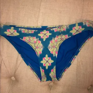 Aerie blue floral swimsuit bikini set! thumbnail 5