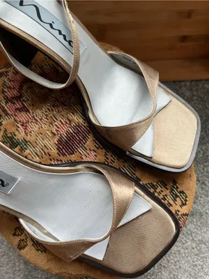 •Nina gold strappy heeled shoes• Size 7 1/2M thumbnail 4