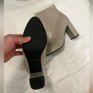 Grey Crocodile-Embossed heeled Ankle Boots size 9! Like new thumbnail 6