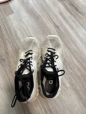 On Cloud Shoes thumbnail 2
