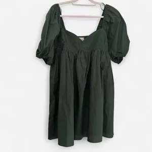 Hyacinth House Tuckernuck Sasha Mini Emerald Green Puff Sleeve Babydoll dress M thumbnail 4