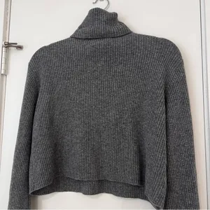 Reformation Luisa Grey Turtleneck Cashmere Sweater thumbnail 8