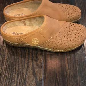 Earth origins slip on shoes size 8M thumbnail 2