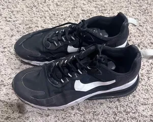 Air Max 270 react Size 8.5 thumbnail 1