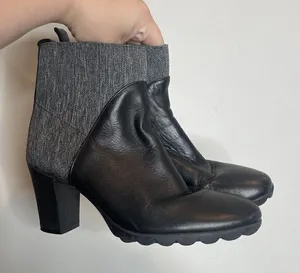 The Flexx Women’s Leather Black Gray Heeled Booties Size 8 thumbnail 1
