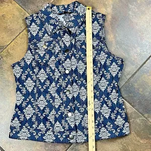 Baccini Floral Denim Style Sleeveless Button Down Collard Vest Large thumbnail 5