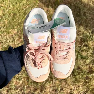 NEW! Balance 574‎ Pink Size 5 Sneakers new without box thumbnail 4