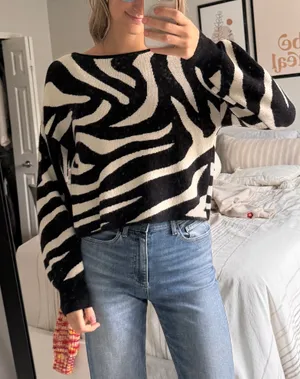 Black And White Trendy Sweater Multiple Size M thumbnail 1