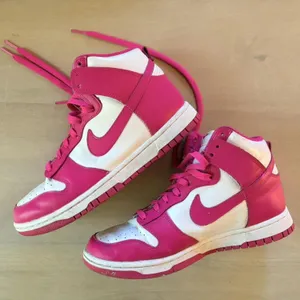 Nike Women's Pink Trainer thumbnail 1