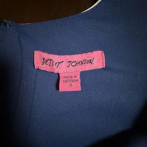 Betsey Johnson Dark Lines Floral Women's Dress‎ 8 Roses Navy Pink Valentine Goth thumbnail 4
