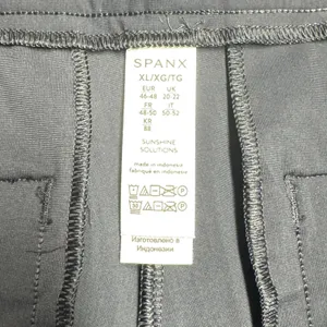 Spanx Sunshine Mid Rise Pull On Shorts Black XL thumbnail 3