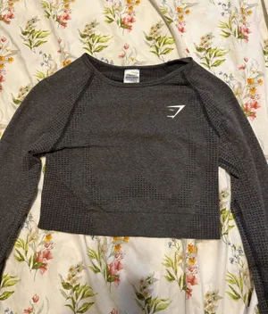 Gymshark Gray Crop Long Sleev Shirt thumbnail 1