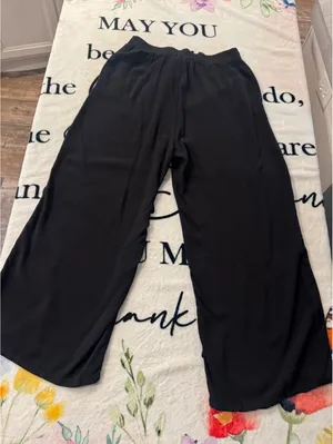 Ambiance Apparel Women's Black Wide-Leg Capri Pants Size M thumbnail 2