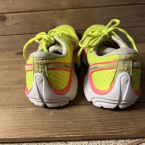 Brooks cadence neon yellow running shoes size 8 bg thumbnail 6
