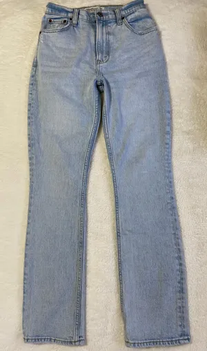 Ultra High Rise 90s Slim Straight Jean thumbnail 9