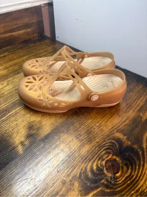 Crocs gold mules size 5 thumbnail 2