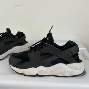 Nike Air Huarache Womens Black Sneakers Sz 8.5 thumbnail 6