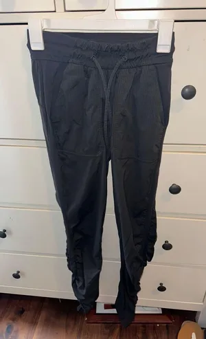 Joggers thumbnail 1