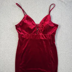 Haute Monde Women's XL Burgundy Velvet Strappy V-Neck Midi Bodycon Dress thumbnail 2
